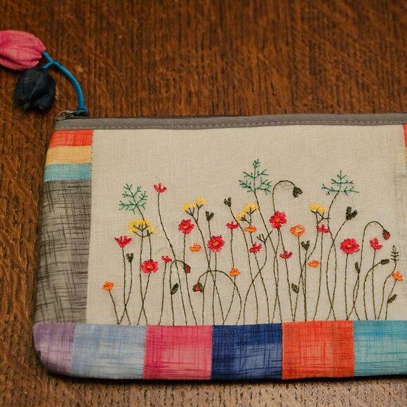 Traditional Korean Embroidered Ramie Moshi Wildflower Makeup Bag. Hand Made. - Picture 2 of 5